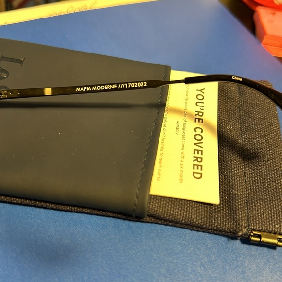 Le specs Mafia Moderne 1702022 as seen on Bella hadid - Picture 5 of 7